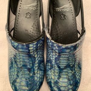 Dansko Shoes Size 39 (8.5)
